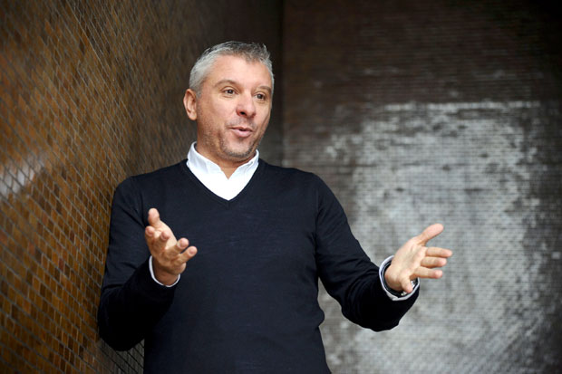 И Ватикан пере руке од Степинца